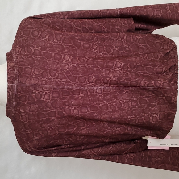 Evolution And Creation Top - Picture 6 of 9